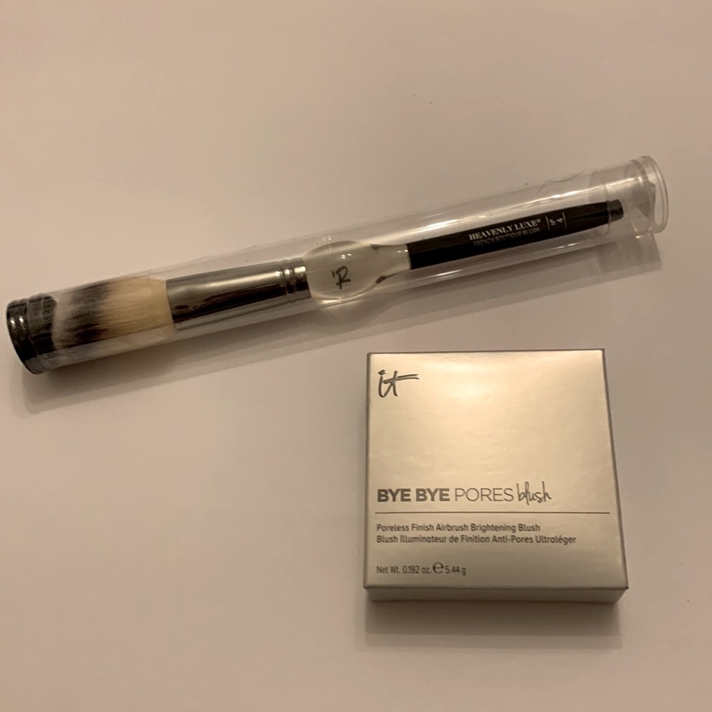 IT Cosmetics Bye Bye Pores Blush SWEET CHEEKS And Heavenly Luxe French Brush.